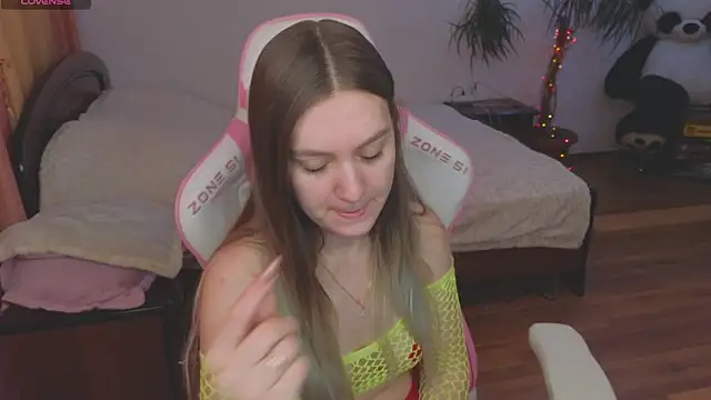 CyrilaPuff online show from 19, 12, 2024