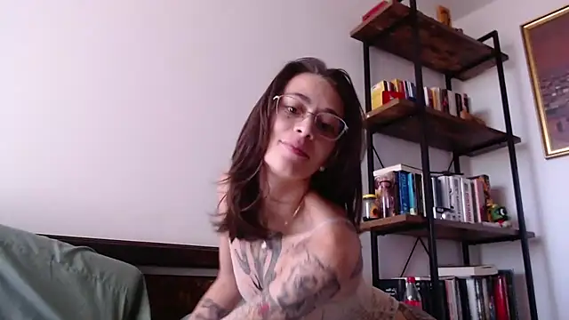 Snapshot of This_black_sheep chatting on 1, 2, 2025 This black sheep online show from 1, 2, 2025