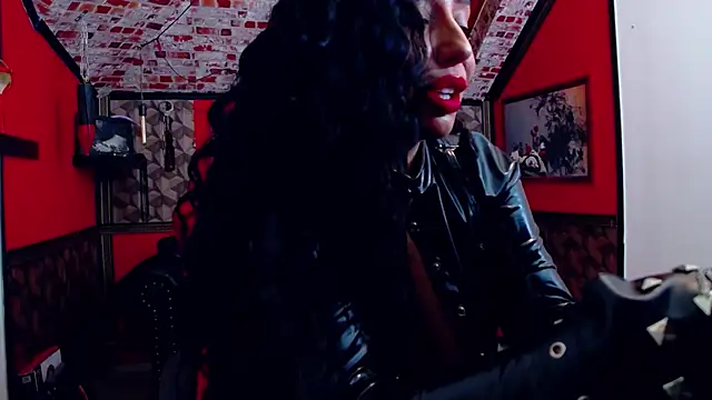 Snapshot of DommeBellatrix chatting on 25, 10, 2025 DommeBellatrix online show from 25, 10, 2025