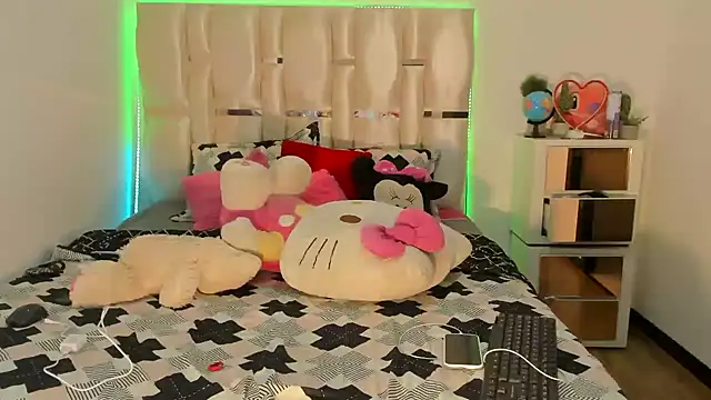 Snapshot of viioolleettaa chatting on 13, 12, 2024 viioolleettaa online show from 13, 12, 2024