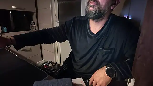 Snapshot of TigerOne19 chatting on 14, 11, 2025 TigerOne19 online show from 14, 11, 2025