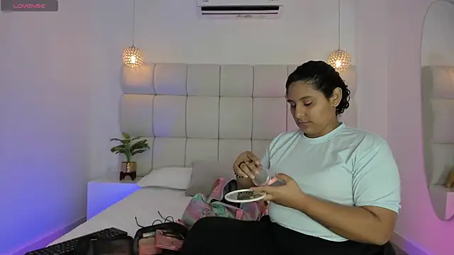 DanielleEvans  online show from 9, 10, 2025