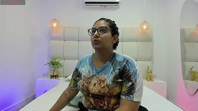 DanielleEvans  online show from 20, 11, 2025