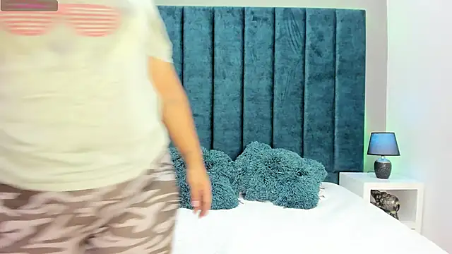 DanielleEvans  online show from 4, 12, 2025