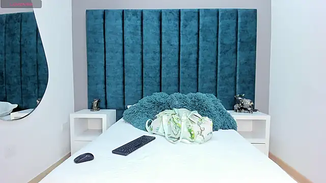 DanielleEvans  online show from 3, 2, 2026