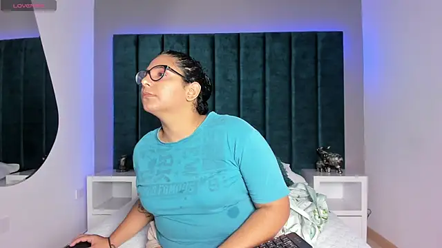 DanielleEvans  online show from 4, 2, 2026