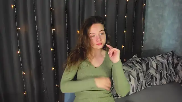 Snapshot of KristinaLoison chatting on 5, 3, 2025 KristinaLoison online show from 5, 3, 2025
