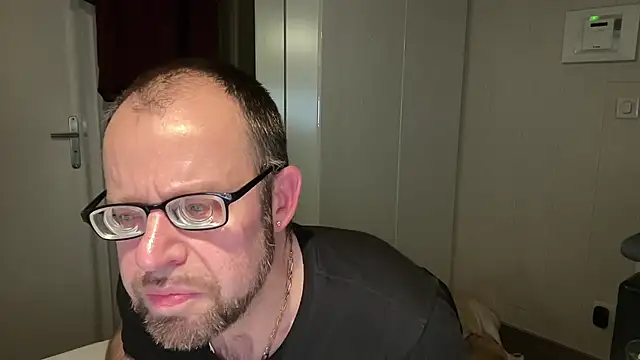 Snapshot of FABIOGLASSES chatting on 15, 2, 2026 FABIOGLASSES online show from 15, 2, 2026