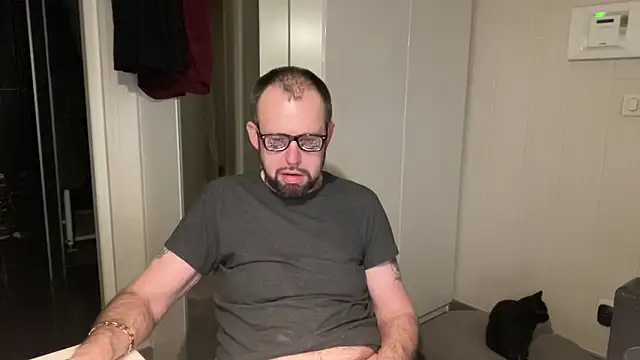 Snapshot of FABIOGLASSES chatting on 3, 3, 2026 FABIOGLASSES online show from 3, 3, 2026