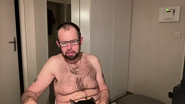 Snapshot of FABIOGLASSES chatting on 8, 3, 2026 FABIOGLASSES online show from 8, 3, 2026