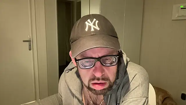 Snapshot of FABIOGLASSES chatting on 15, 3, 2026 FABIOGLASSES online show from 15, 3, 2026