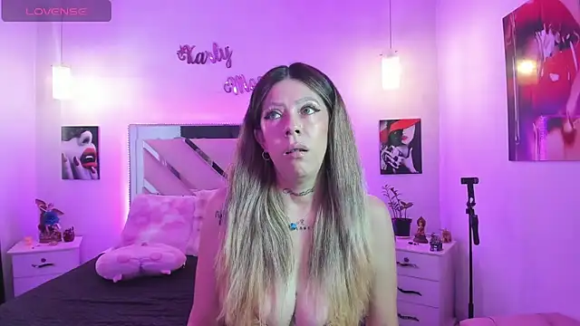 Snapshot of Karly_moon chatting on 12, 11, 2025 Karly moon online show from 12, 11, 2025