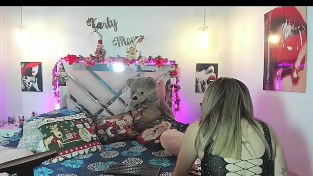 Snapshot of Karly_moon chatting on 17, 12, 2025 Karly moon online show from 17, 12, 2025