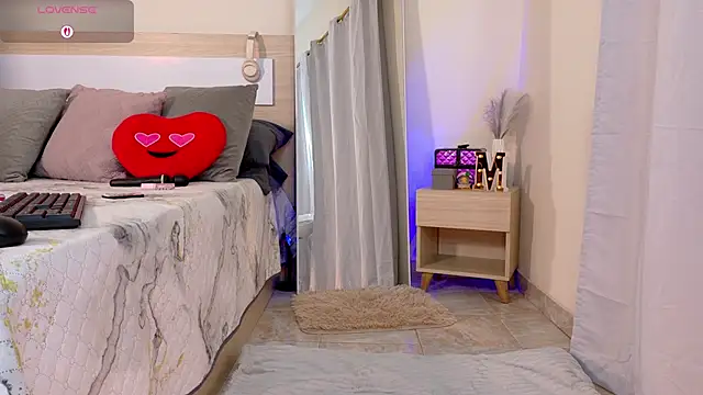 Snapshot of MauraGray chatting on 27, 2, 2026 MauraGray online show from 27, 2, 2026