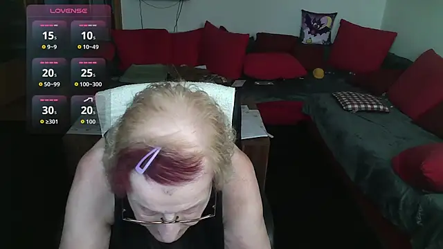 HeisseomaOriginal online show from 11, 11, 2025