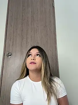 lunablossom  online show from 2, 2, 2025