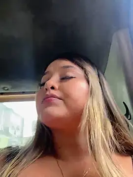 lunablossom  online show from 8, 2, 2025