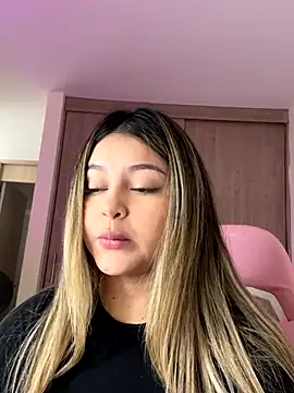 lunablossom  online show from 18, 10, 2025