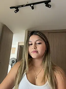 lunablossom  online show from 28, 2, 2026