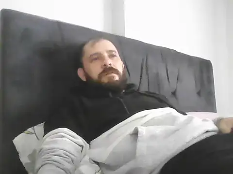 Snapshot of NiiiRvaNaa chatting on 14, 11, 2025 NiiiRvaNaa online show from 14, 11, 2025