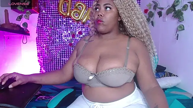 Snapshot of niawk_ chatting on 22, 10, 2025 niawk online show from 22, 10, 2025