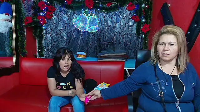 lesbiancuple online show from 7, 1, 2025