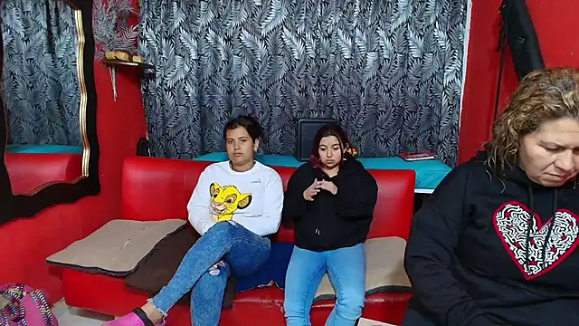 lesbiancuple online show from 2, 2, 2025