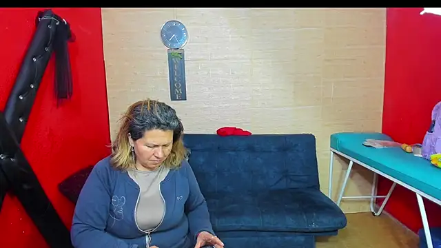 Snapshot of lesbiancuple chatting on 28, 10, 2025 lesbiancuple online show from 28, 10, 2025