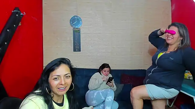 Snapshot of lesbiancuple chatting on 7, 11, 2025 lesbiancuple online show from 7, 11, 2025