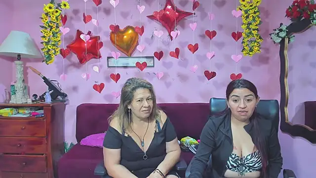 lesbiancuple online show from 9, 2, 2026