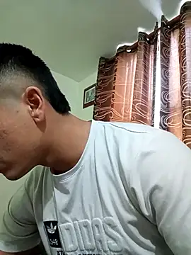 Snapshot of J_Rauw_ chatting on 25, 11, 2025 J Rauw online show from 25, 11, 2025