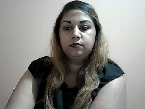 Snapshot of bellachow10 chatting on 9, 11, 2025 bellachow10 online show from 9, 11, 2025