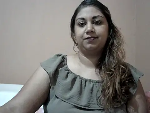 Snapshot of bellachow10 chatting on 30, 11, 2025 bellachow10 online show from 30, 11, 2025