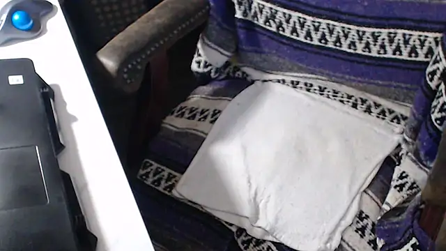 Snapshot of QueenDenizeAndTheCaptain chatting on 13, 10, 2025 QueenDenizeAndTheCaptain online show from 13, 10, 2025