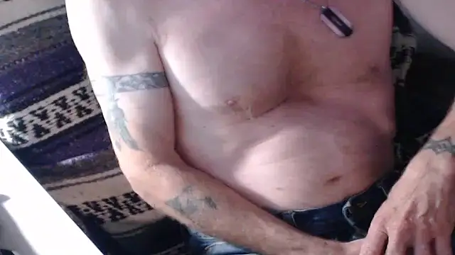 Snapshot of QueenDenizeAndTheCaptain chatting on 16, 10, 2025 QueenDenizeAndTheCaptain online show from 16, 10, 2025