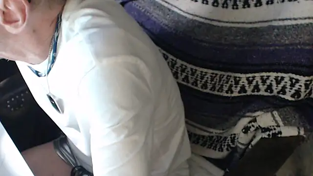 Snapshot of QueenDenizeAndTheCaptain chatting on 17, 10, 2025 QueenDenizeAndTheCaptain online show from 17, 10, 2025