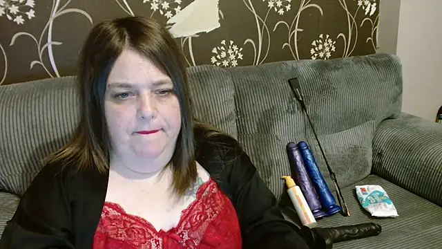 HouseWifeWhore Milf online show from 26, 2, 2026