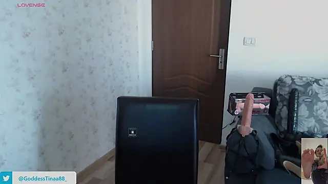 Snapshot of Goddess_Tina chatting on 28, 10, 2025 Goddess Tina online show from 28, 10, 2025