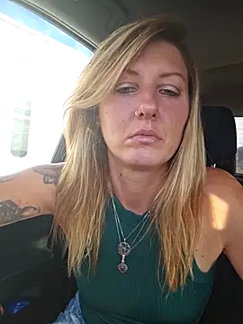 Snapshot of SheIsSomething chatting on 3, 11, 2025 SheIsSomething online show from 3, 11, 2025