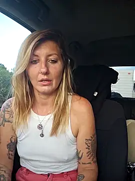 Snapshot of SheIsSomething chatting on 12, 11, 2025 SheIsSomething online show from 12, 11, 2025