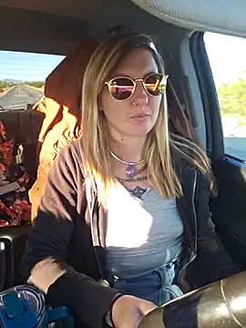 SheIsSomething online show from 21, 2, 2026