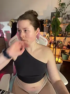 Snapshot of sweetest_pie chatting on 24, 3, 2026 sweetest pie online show from 24, 3, 2026