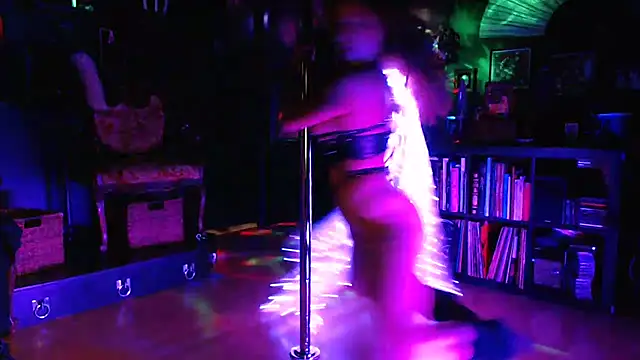 Snapshot of gothstripper chatting on 3, 10, 2025 gothstripper online show from 3, 10, 2025