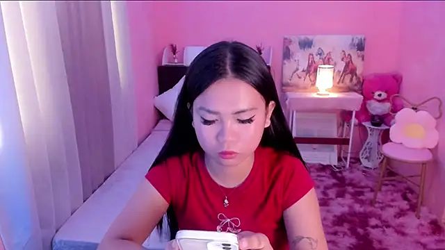 Snapshot of Vivorey_Leighn chatting on 4, 12, 2024 Vivorey Leighn online show from 4, 12, 2024