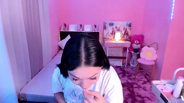 Snapshot of Vivorey_Leighn chatting on 6, 12, 2024 Vivorey Leighn online show from 6, 12, 2024