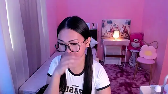 Snapshot of Vivorey_Leighn chatting on 12, 12, 2024 Vivorey Leighn online show from 12, 12, 2024