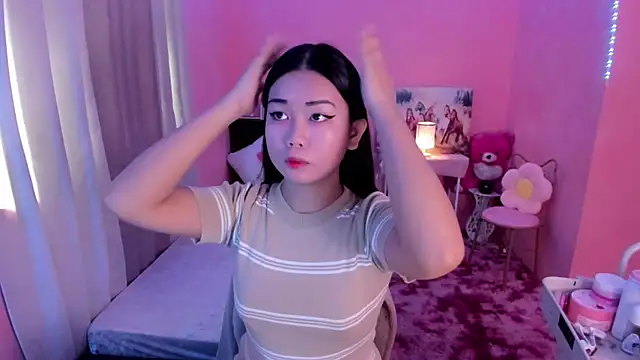 Snapshot of Vivorey_Leighn chatting on 14, 12, 2024 Vivorey Leighn online show from 14, 12, 2024