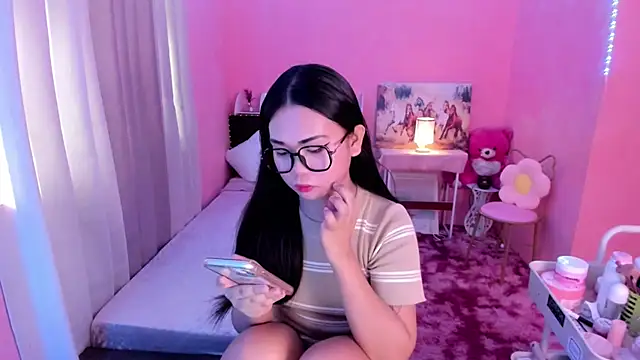 Snapshot of Vivorey_Leighn chatting on 15, 12, 2024 Vivorey Leighn online show from 15, 12, 2024