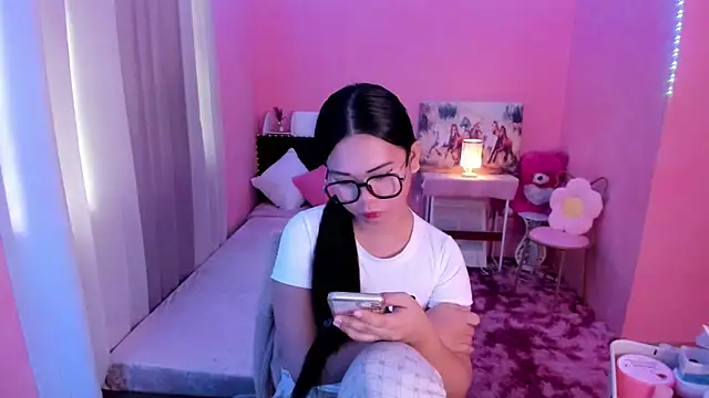 Snapshot of Vivorey_Leighn chatting on 20, 12, 2024 Vivorey Leighn online show from 20, 12, 2024