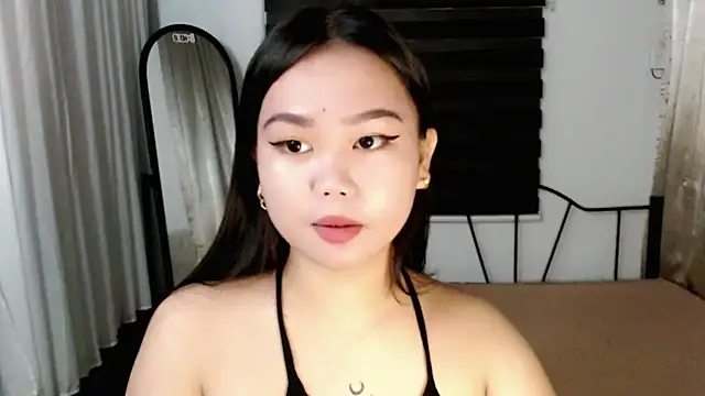 Snapshot of Vivorey_Leighn chatting on 23, 11, 2025 Vivorey Leighn online show from 23, 11, 2025